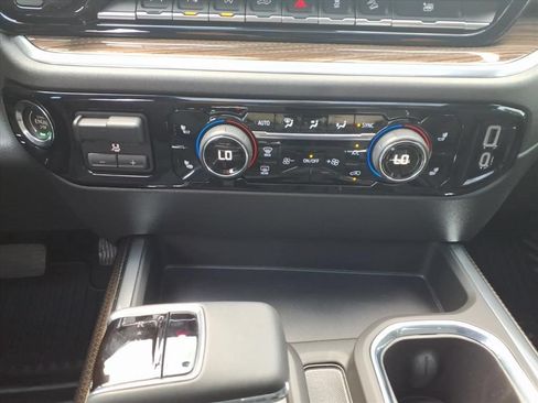 Used 2025 Chevrolet Silverado 1500 LT Trail Boss w/ LT Trail Boss Premium Package AWD/4WD image 29