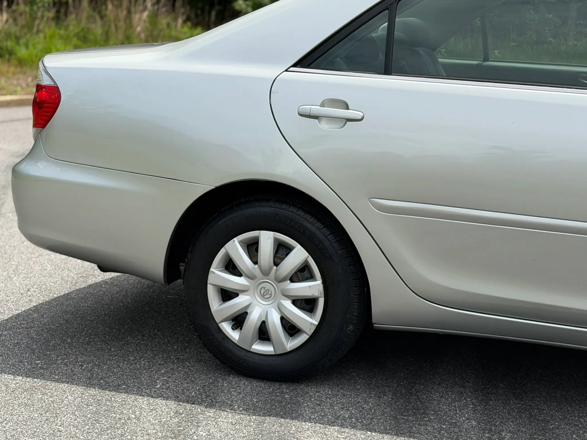 Used 2005 Toyota Camry LE FWD image 8