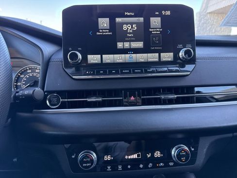 Used 2024 Mitsubishi Outlander SE image 17