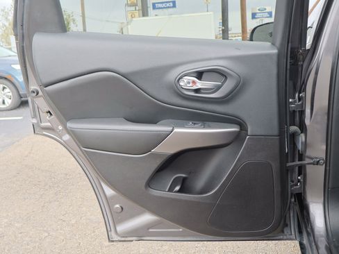 Used 2019 Jeep Cherokee Latitude Plus w/ Comfort/Convenience Group image 27