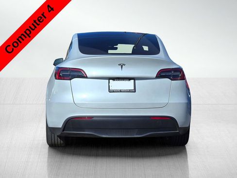 Used 2024 Tesla Model Y 2WD image 5