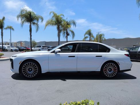 Used 2025 BMW i7 xDrive60 AWD/4WD image 7