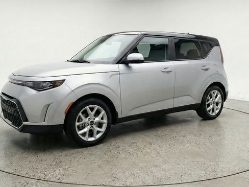 Used 2025 Kia Soul LX w/ LX Technology Package FWD image 3