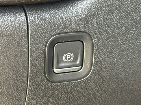 Used 2022 GMC Sierra 2500 AT4 w/ AT4 Preferred Package image 22