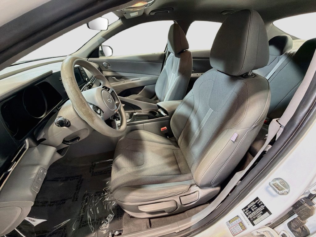 Used 2021 Hyundai Elantra SE FWD image 20