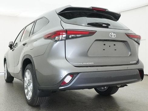 New 2026 Toyota Highlander Limited AWD/4WD image 12