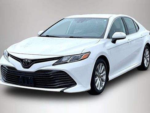 Used 2020 Toyota Camry LE FWD image 2