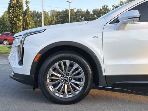 Used 2024 Cadillac XT4 Premium Luxury w/ Active Safety Package AWD/4WD image 9