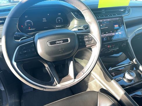 Used 2023 Jeep Grand Cherokee Limited w/ Black Appearance Package image 13