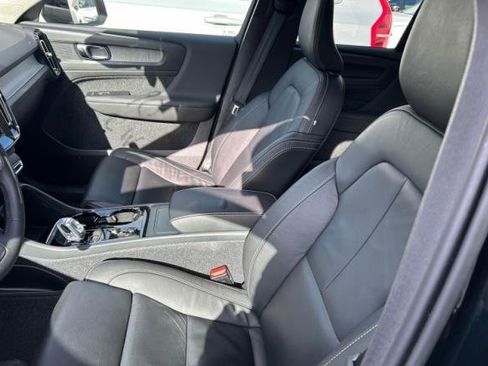 Used 2023 Volvo XC40 B5 Plus w/ Protection Package Premier image 5