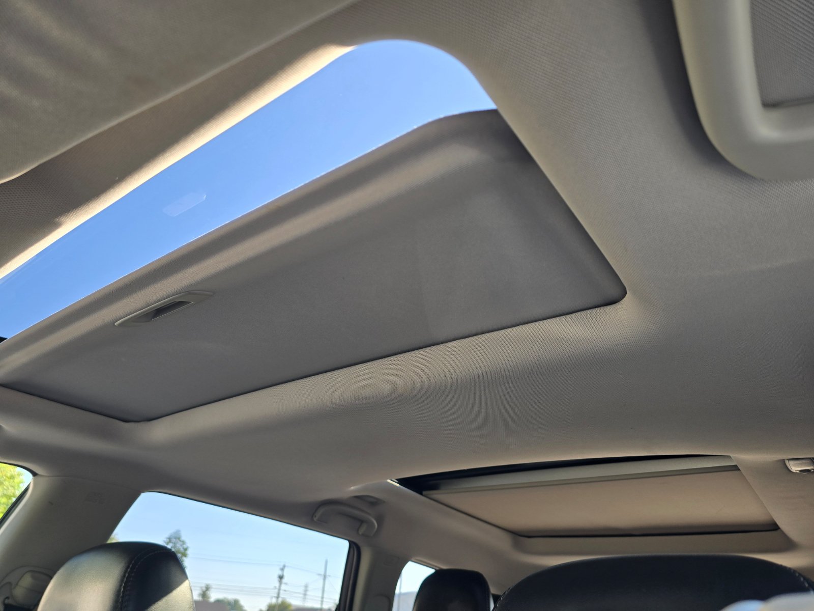 Used 2017 Nissan Pathfinder Platinum FWD image 24