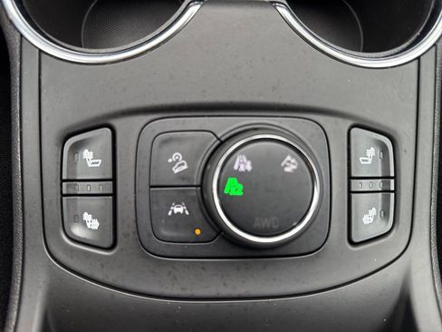 Used 2024 GMC Terrain SLE w/ Driver Convenience Package image 19