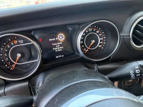 Used 2022 Jeep Wrangler Unlimited Sahara w/ Cold Weather Group AWD/4WD image 10