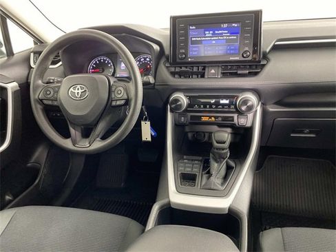 Used 2022 Toyota RAV4 LE image 13