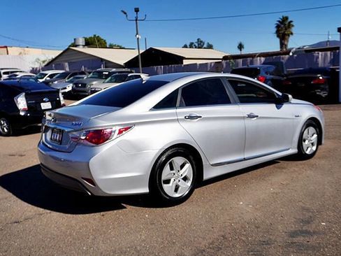 Used 2012 Hyundai Sonata Base 4dr Sedan w/ Leather Pkg image 9