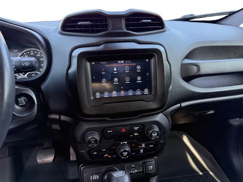 Used 2021 Jeep Renegade Latitude image 11