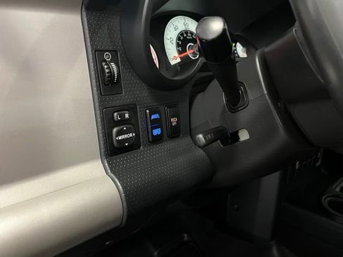 Used 2014 Toyota FJ Cruiser 4WD w/ Convenience Package image 13