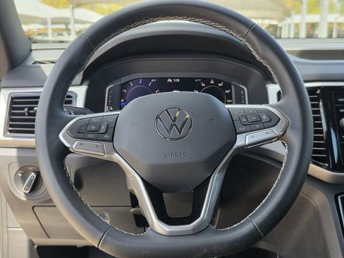 Used 2022 Volkswagen Atlas Cross Sport SE w/ Panoramic Sunroof Package image 17