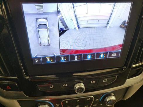 Used 2020 Chevrolet Traverse LT w/ LT Premium Package image 16