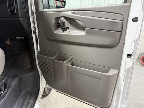 Used 2015 GMC Savana 2500 Extended image 9