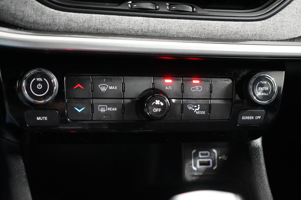 Certified 2024 Jeep Compass Latitude AWD/4WD image 27