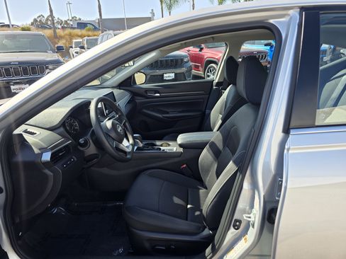 Used 2025 Nissan Altima 2.5 SV AWD/4WD image 15