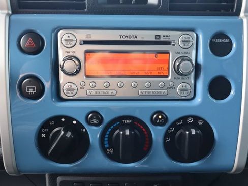 Used 2011 Toyota FJ Cruiser 4WD w/ Upgrade Pkg image 20