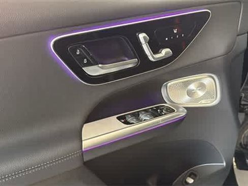 Used 2025 Mercedes-Benz GLC 300 4MATIC image 17