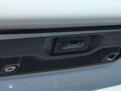 Used 2022 Chevrolet Silverado 1500 LT Trail Boss w/ Convenience Package II AWD/4WD image 15