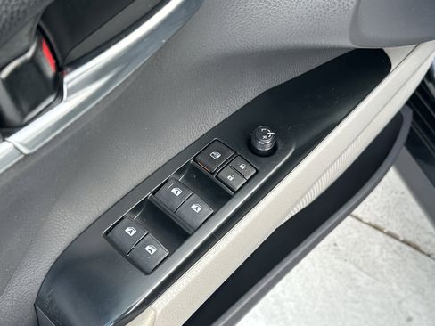 Used 2020 Toyota Camry LE image 15