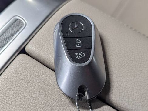 Used 2025 Mercedes-Benz C 300 Sedan image 23