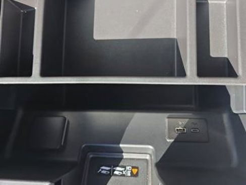 Used 2024 Chevrolet Silverado 1500 High Country image 40