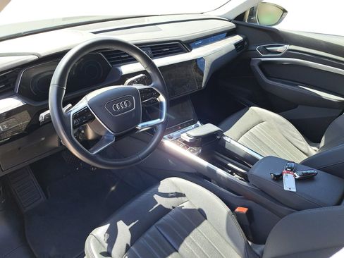 Used 2023 Audi e-tron Premium Plus w/ Premium Plus Package AWD/4WD image 5