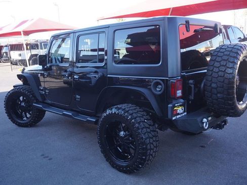 Used 2018 Jeep Wrangler Unlimited Sahara AWD/4WD image 4