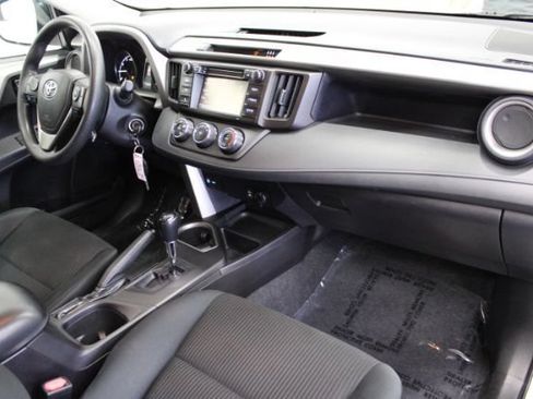 Used 2017 Toyota RAV4 LE AWD/4WD image 24