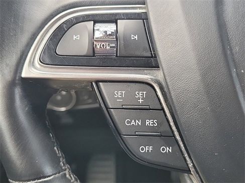 Used 2019 Lincoln Nautilus Reserve image 17