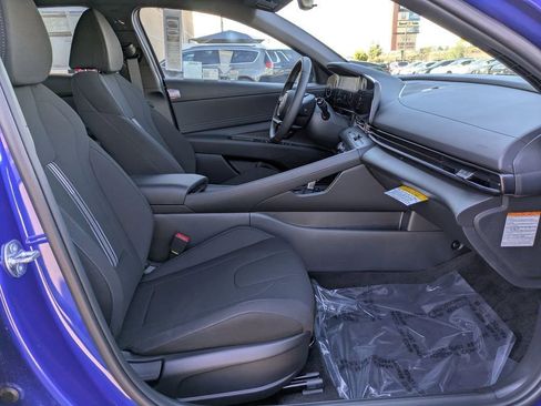 New 2025 Hyundai Elantra SEL image 30