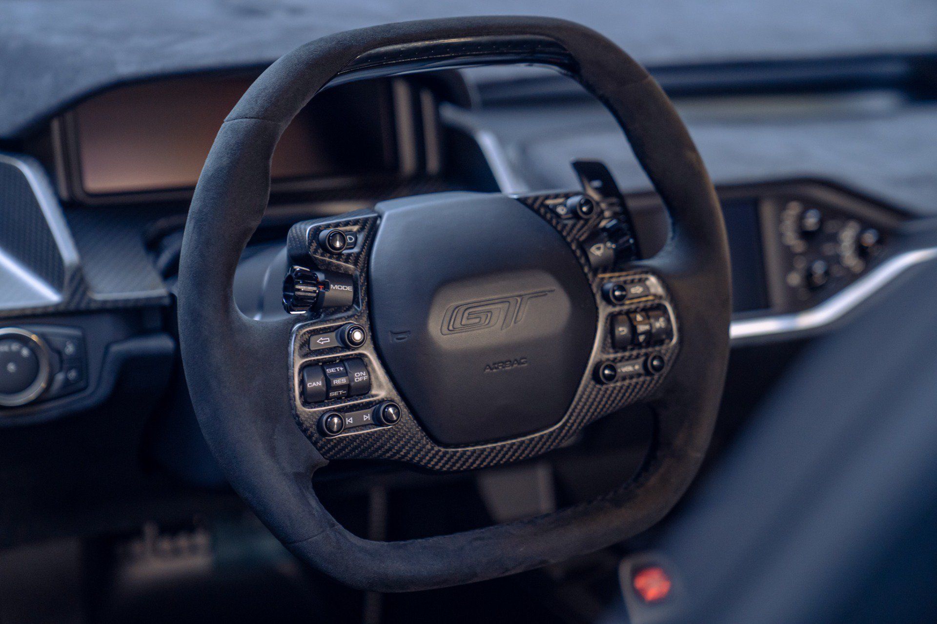 Used 2021 Ford GT RWD image 39