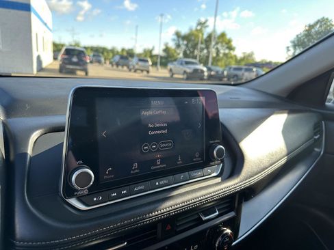 Used 2024 Nissan Rogue SV FWD image 28