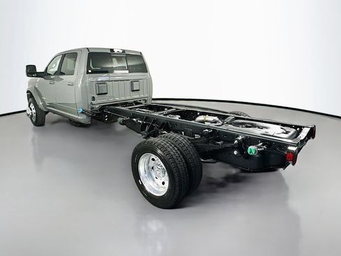 New 2026 RAM 5500 4x4 Crew Cab w/ Laramie Trim Package image 5