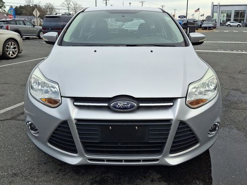 Used 2014 Ford Focus SE w/ Equipment Group 201A image 2