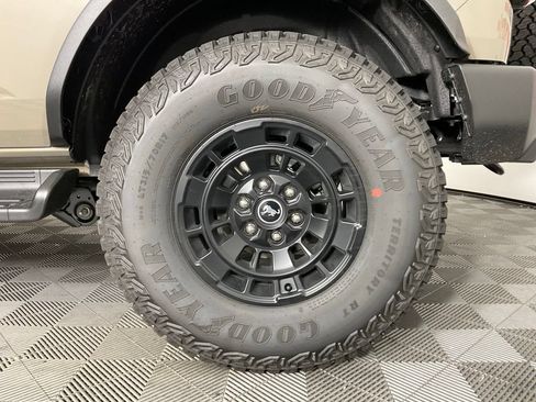 New 2026 Ford Bronco Outer Banks w/ Sasquatch Package AWD/4WD image 10