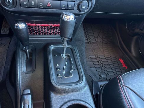 Used 2018 Jeep Wrangler Unlimited Rubicon image 19