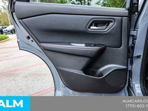 Used 2025 Nissan Rogue SV image 43