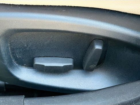 Used 2018 Jaguar XE Premium image 23