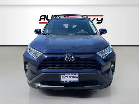 Used 2021 Toyota RAV4 XLE w/ Convenience Package FWD image 2