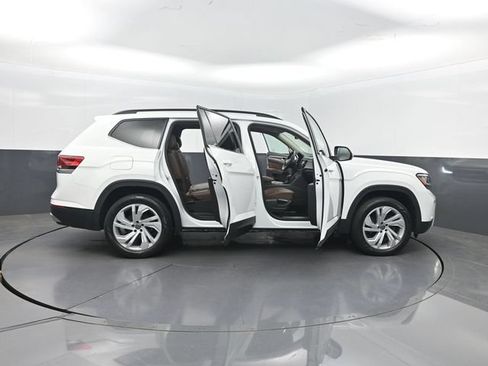 Used 2022 Volkswagen Atlas SE w/ Panoramic Sunroof Package FWD image 36