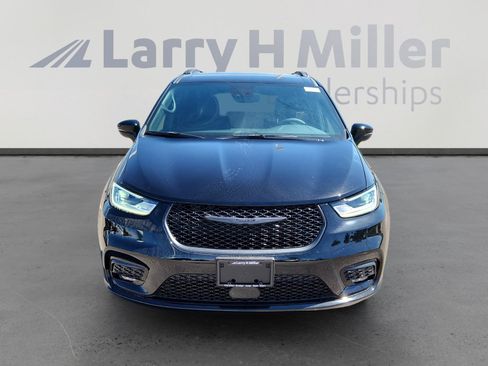 New 2025 Chrysler Pacifica Select w/ Fav Edition Package image 9