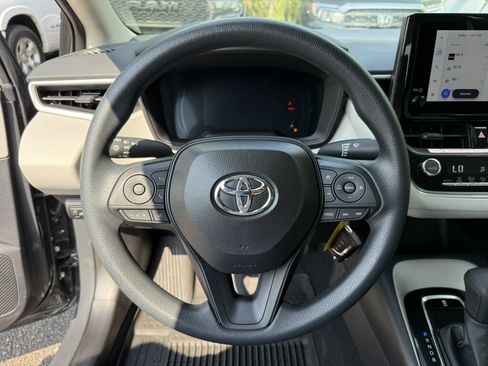 Used 2026 Toyota Corolla LE FWD image 5