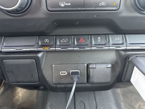 Used 2021 Chevrolet Silverado 1500 Custom image 17